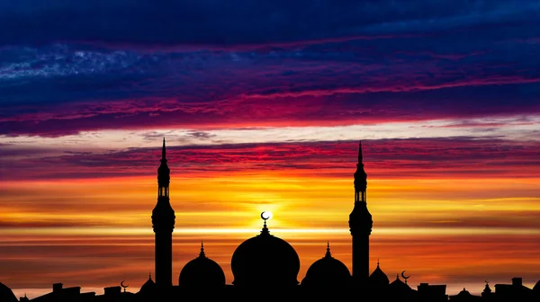 Исламский Полумесяц Вершине Мечети — стоковое фото