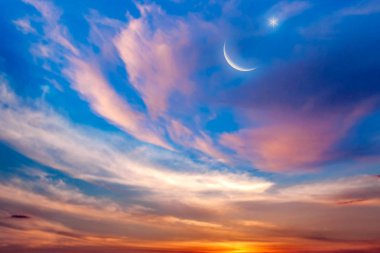  Yeni ay. Din arka plan . Geceleri gökyüzü yıldızlarla dolu. Ramazan arka plan . Namaz vakti . 