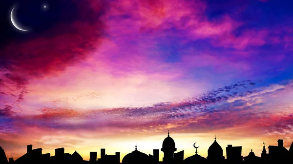 Vista Silueta Mezquita Generoso Ramadán Una Media Luna Islámica Encima — Foto de Stock