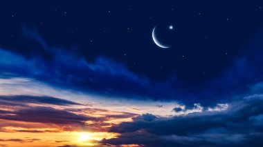 Güzel günbatımı arka plan ile hilal ay. Cömert ramazan. Yeni ay. Namaz zamanı. 