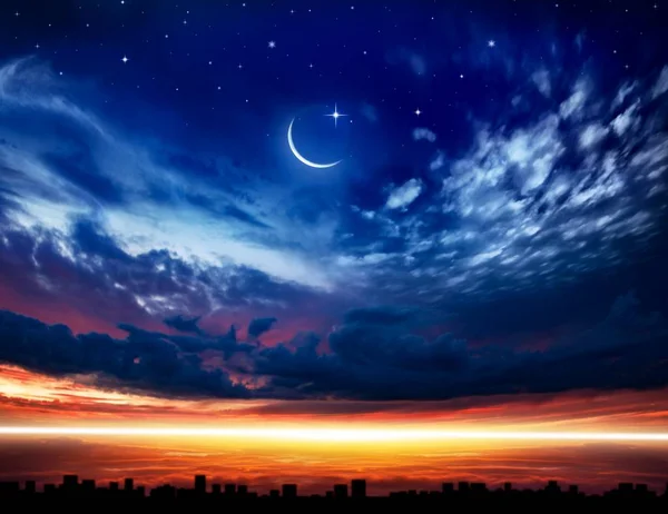 Cityscape Sunset Luna Semilună Fundal Frumos Apus Soare Generos Ramadan — Fotografie, imagine de stoc