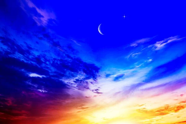 有美丽日落背景的新月 吉祥的斋月宗教背景 — 图库照片