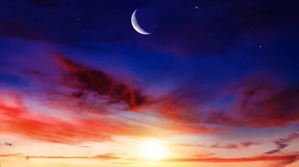 Beautiful Dark Fluffy Cloudy Sky Sun Rays Crescent Moon Beautiful — Stock Photo, Image