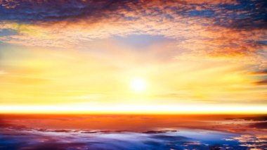 Güzel gün batımı. Bulutlar güneş ile güzel göksel manzara . Yüksek irtifadan bulutların görünümü . Cennet cenneti.gökyüzü hakkında ışık . Gökyüzü arka planı . 