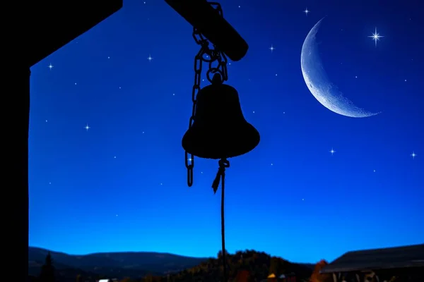 Колокол Храме Прекрасная Ночь Молодой Месяц Щедрый Рамадан Религия — стоковое фото