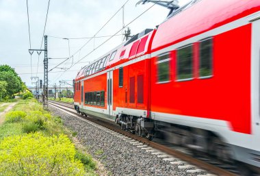 Yüksek hızlı elektrikli demiryolu treni. Modern yüksek hızlı tren