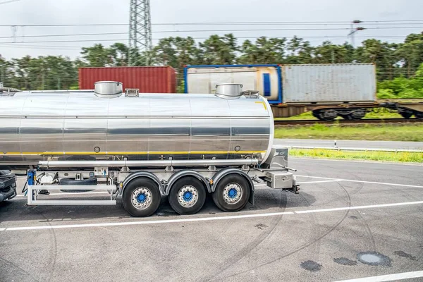 Tanker Bahan Bakar Tank Untuk Kereta Barang Cair Dan Berbahaya — Stok Foto