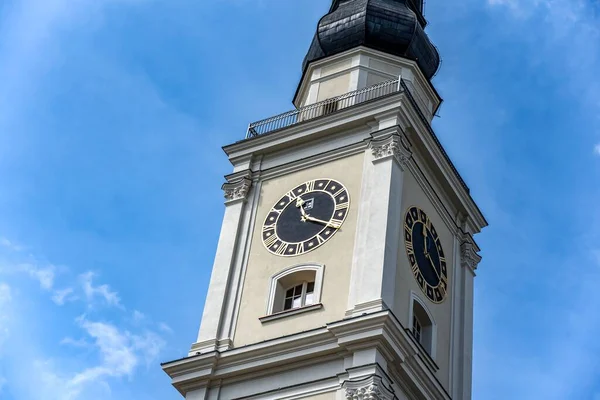 Antiguo Ayuntamiento Medio Del Cielo Polonia Arquitectura Ciudad Antigua — Foto de Stock