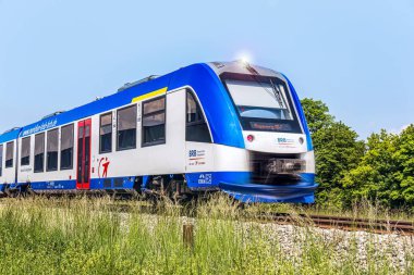 GERMANY 20 / 05 / 2020 - Bayerische Regionbahn 'ın (BRB) mavi ve beyaz renkli treni, Alstom tarafından üretilen LINT 41 tipi tren. Motor dizel motorludur (DMU).