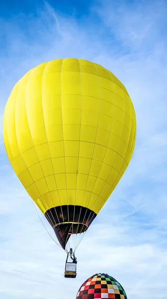 Ballon Vor Dem Hintergrund Der Sonnenaufgänge Strahl Der Sonne Luftballons — Stockfoto