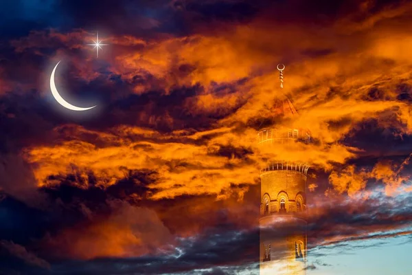 Silueta Moscheii Lună Tânără Nori Apus Soare — Fotografie, imagine de stoc
