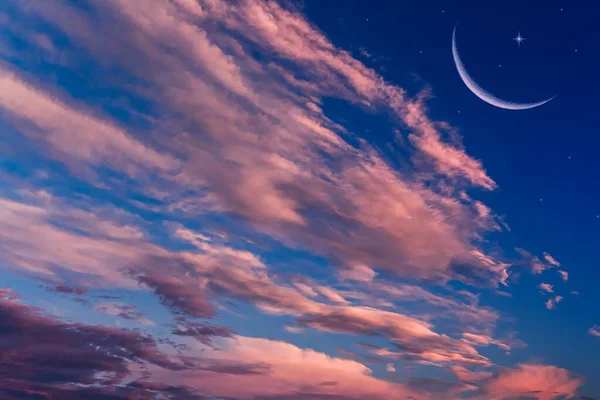 Ein Junger Monat Den Wolken Hintergrund Großzügiger Ramadan — Stockfoto