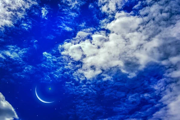 Молодий Місяць Хмарах Щедре Виховання — стокове фото