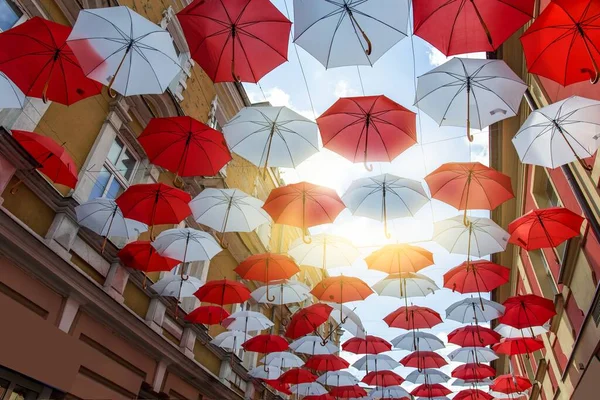 Parapluies Dans Ciel Dessus Des Rues Ville — Photo