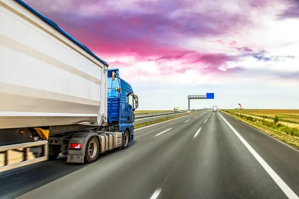 Camiones Remolque Las Carreteras Mercancías Europeas — Foto de Stock