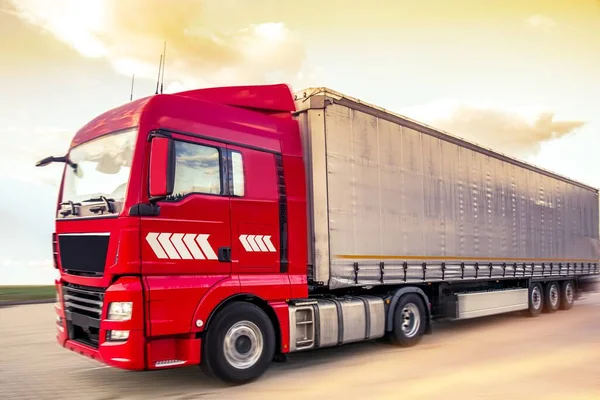 Rörelse Suddiga Lastbilar Motorvägen Logistik Och Transport — Stockfoto