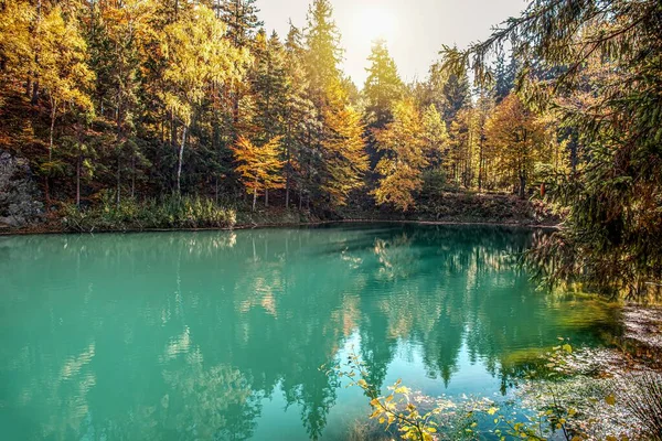 Margem Lago Outono Fundo Natureza Tranquilidade — Fotografia de Stock