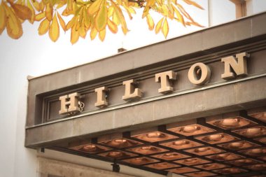 Budapeşte, Macaristan - 15 Kasım 2016: Budapeşte Oteli Girişi.