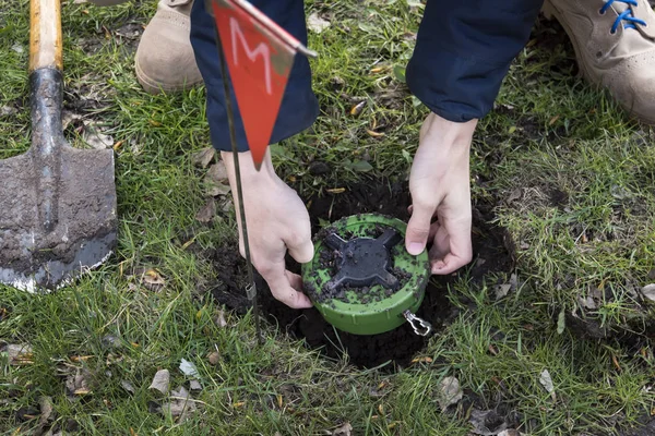 Górnik Wykopał Kopalni Rozminowywania Terytorium Faceci Digs Kopalni Pole Minowe — Zdjęcie stockowe