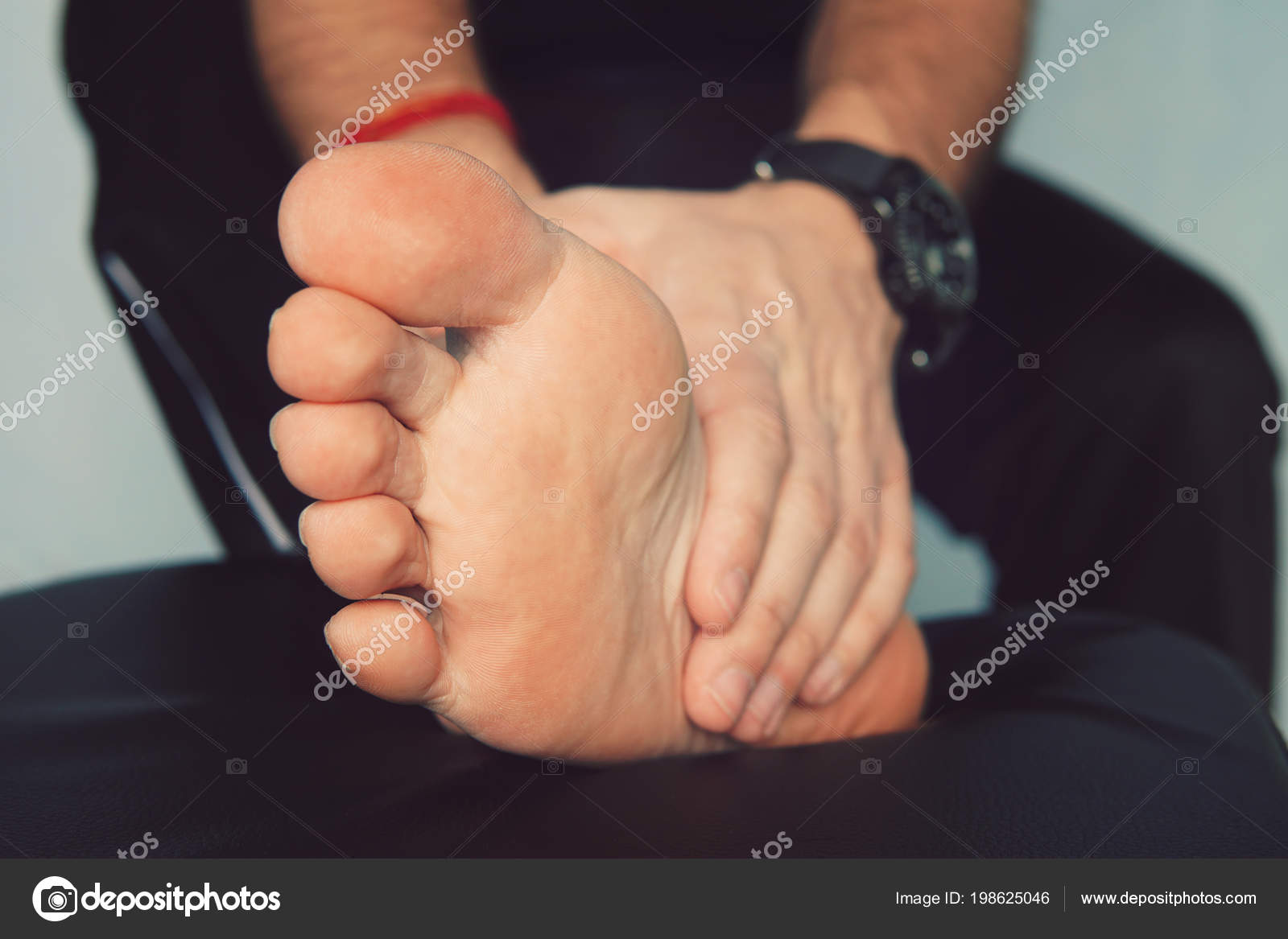 Gota en el dedo gordo de la mano