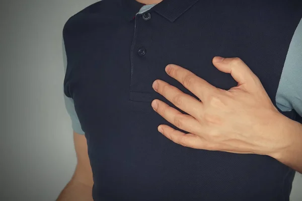 Homme Touchant Avec Ses Mains Avec Une Crise Cardiaque Douleur — Photo