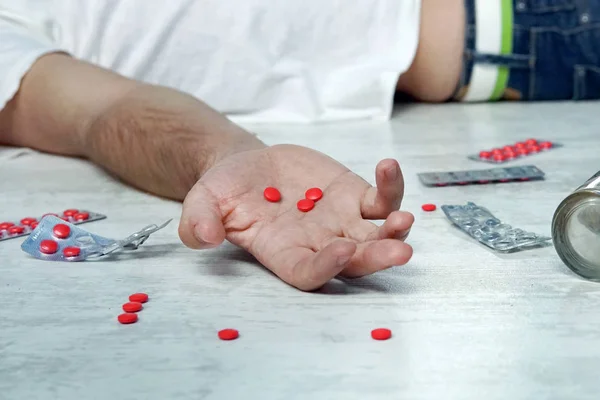 Suicide Dépression Overdose Concept Homme Mort Avec Une Bouteille Alcool — Photo