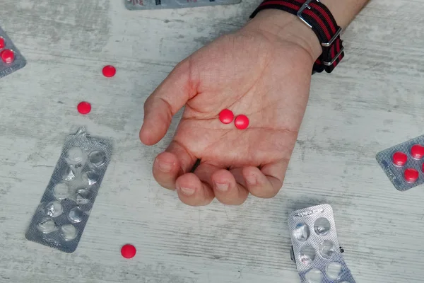 Mannens Hand Med Tomma Piller Röda Tabletter Handen Ung Man — Stockfoto