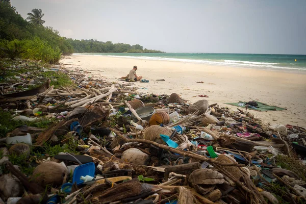 Basura Una Playa Dejada Por Turista Imagen Concepto Contaminación Ambiental — Foto de Stock