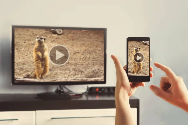 Close Telefone Inteligente Está Conectado Uma Inteligente Vistas Vídeos Seu — Fotografia de Stock