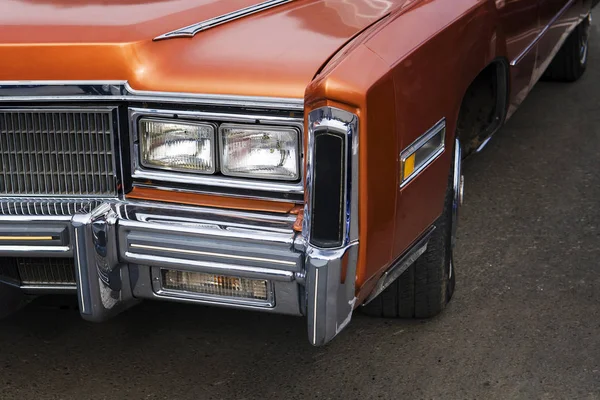 Primer Plano Los Faros Parachoques Delantero Automóvil Americano Vintage Coche —  Fotos de Stock