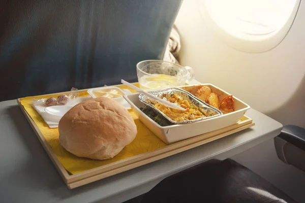 Porción Comida Para Pasajero Bordo Del Avión Plato Indio Sobre — Foto de Stock