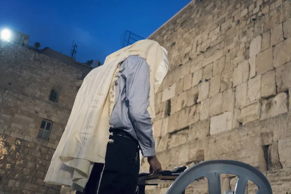 People praying to their religion at the Wailing Wall or Kotel in historic old city of Jeruslam. — Stock Photo, Image