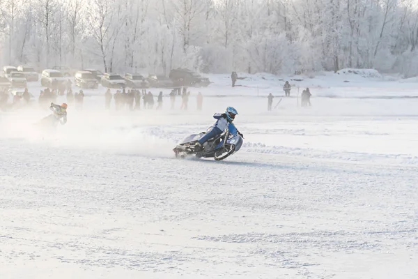 Zimní Motokros Řidiči Motocyklů Závod Zimní Speedway Motocyklisté Neoznačené Jít — Stock fotografie