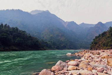 Kutsal ile Rishikesh Hindistan şehir yakınında peyzaj