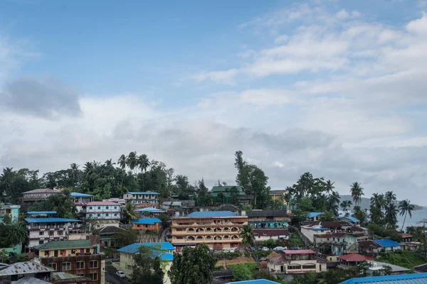 Port Blair staden ovanifrån, en liten ö stad i Sydostasien — Stockfoto