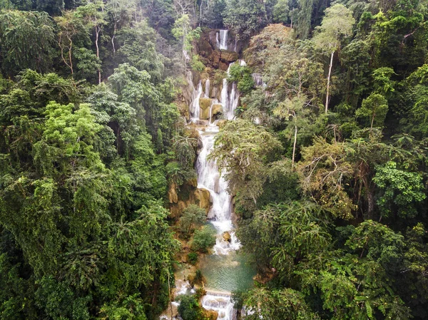 Long Exposure photography of Tad Kuang Si waterfall, Lungprabang, Lao. Beautiful photo of exotic Asian landscape. photo from drone — Stock Photo, Image