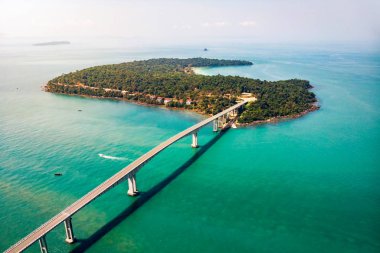 Yılan adası Koh Puos uzun yol yaya köprüsü Techo Morakat. Sihanoukville. Kamboçya.