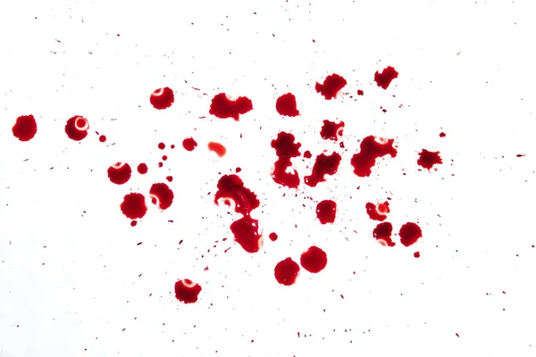 赤い血のスプラッシュ、ホラーと緊急の概念を滴下し、白い背景に隔離。白い床に赤い血の多くの滴 — ストック写真