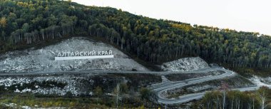 Rus Altai Krai yazıtları Rusya 'nın Batı Sibirya bölgesinde bir bölgenin adıdır. Yılan yolunun yakınındaki bir kayanın üzerindeki harfler. Belokurikha Kasabası 2