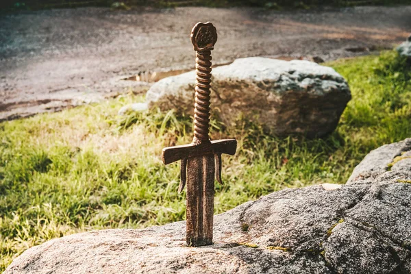 Famous Sword Excalibur King Arthur Stuck Rock Edged Weapons Legend — Stock Photo, Image