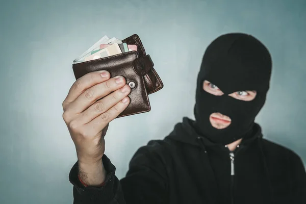 Jovem Homem Mal Intencionado Usando Máscara Preta Segura Bolsa Couro — Fotografia de Stock