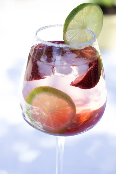 Hemmagjord Sommaren Berry Dricka Lemonad Med Jordgubbe Med Lime Mynta — Stockfoto