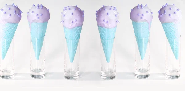 Eis Waffeln Auf Weißem Hintergrund Eiskuchen Eis Zuckertüten Auf Weißem — Stockfoto