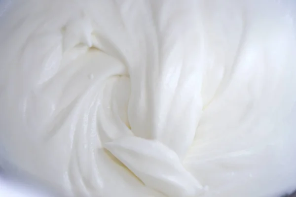 Κοντινό Πλάνο Της Λευκή Σαντιγί Ξινή Κρέμα Λευκό Φόντο — Φωτογραφία Αρχείου