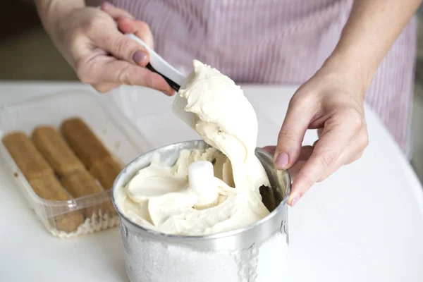 dondurma-tiramisu hazırlık süreci. Tiramisu yapımı