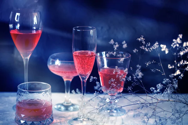 Viele Gläser Gefüllt Mit Rosa Champagner Gläser Mit Rosa Champagner — Stockfoto