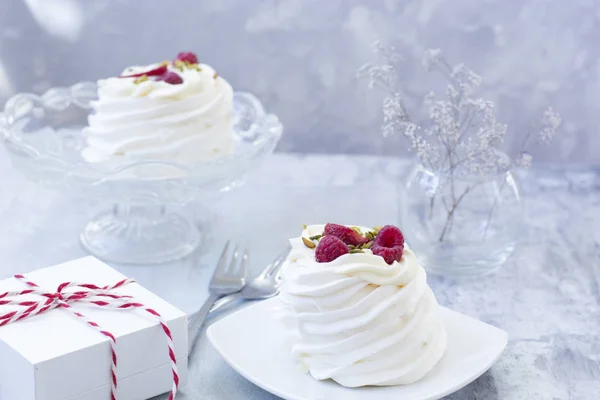 Pavlova Cakes Cream Fresh Summer Berries — Stock Photo, Image