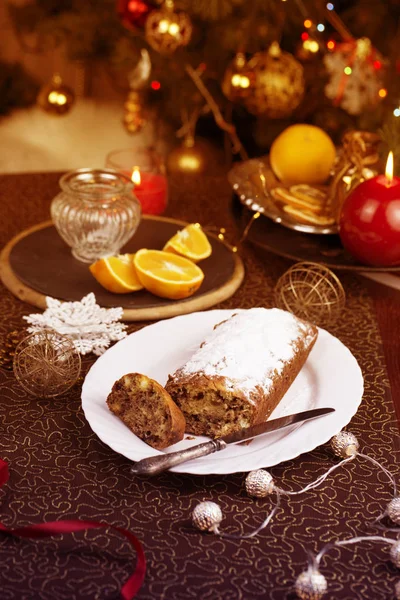 Ev yapımı Noel Kek Noel dekorasyonu ile. Noel kavramı. Kopya alanı.