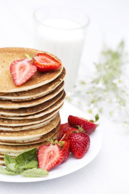  Kahvaltı için Krep.Glutensiz: Pirinç sütü ile Pancake ve 