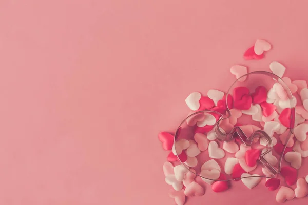 Forma Metálica Del Corazón Muchos Corazones Pequeños Rosa Para Tarjeta — Foto de Stock